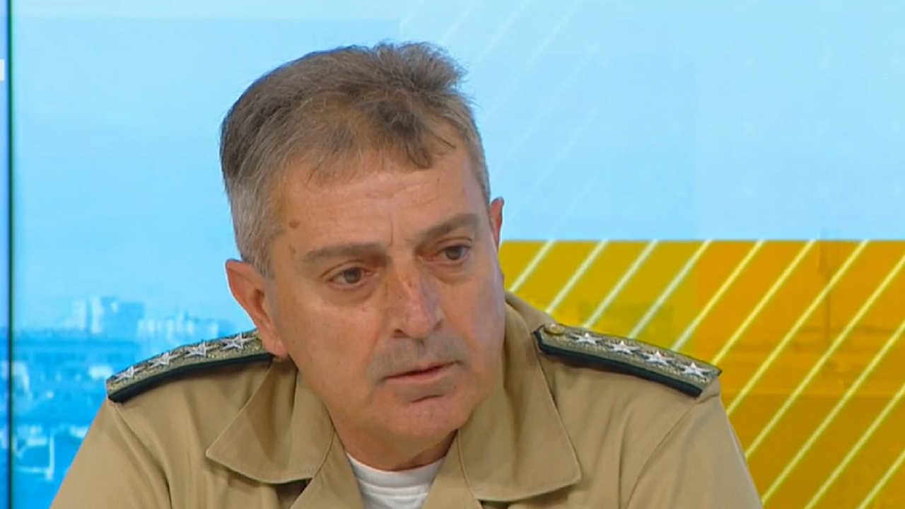 Адм. Ефтимов: Отричам категорично да е свален самолетът на ВВС в Черно море