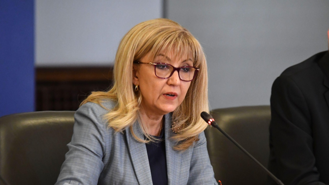 Аврамова: Наблюдаваме едни нелогични и хаотични действия на служебния министър на регионалното развитие 