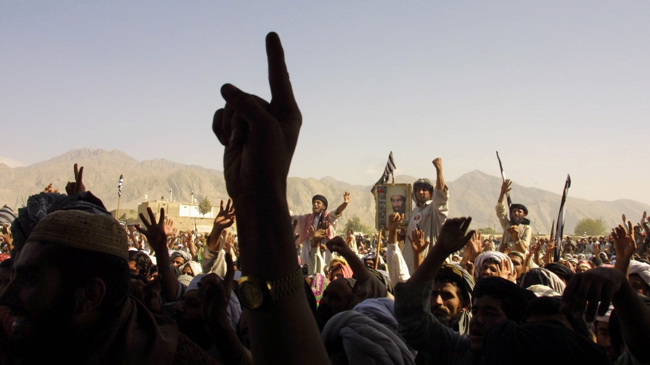 Талибаните превзеха без бой и Джалалабад и вече контролират шосетата до Пакистан