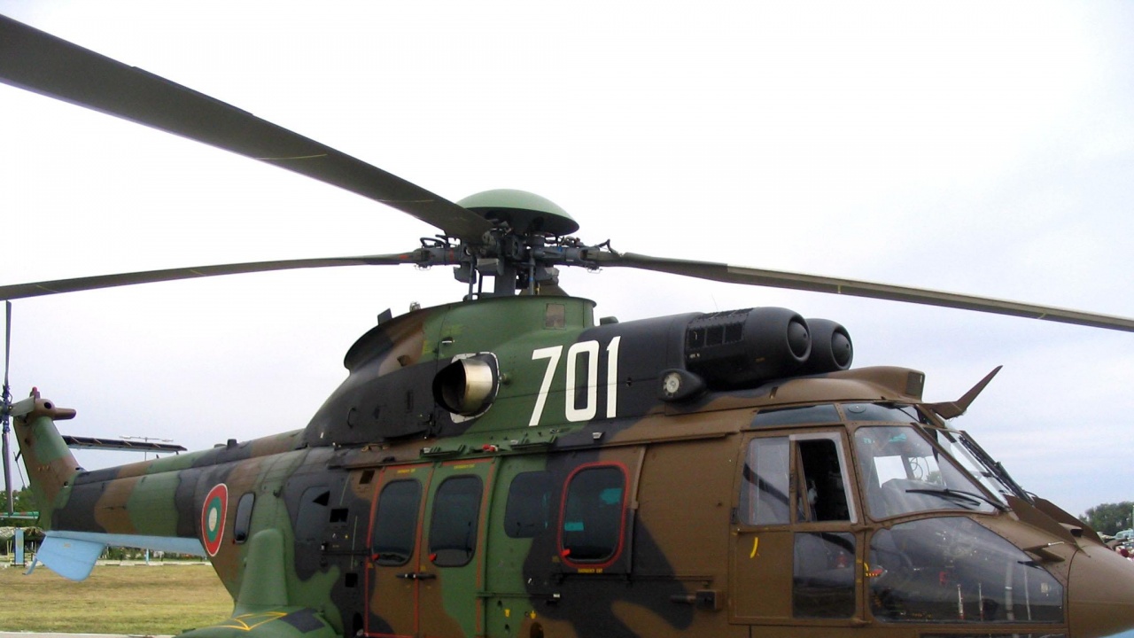 Военнослужещи продължават гасенето на пожара над село Югово