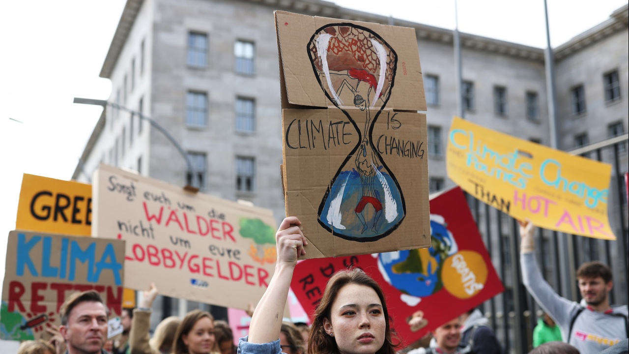Екоактивисти организират седяща стачка в Берлин в защита на климата