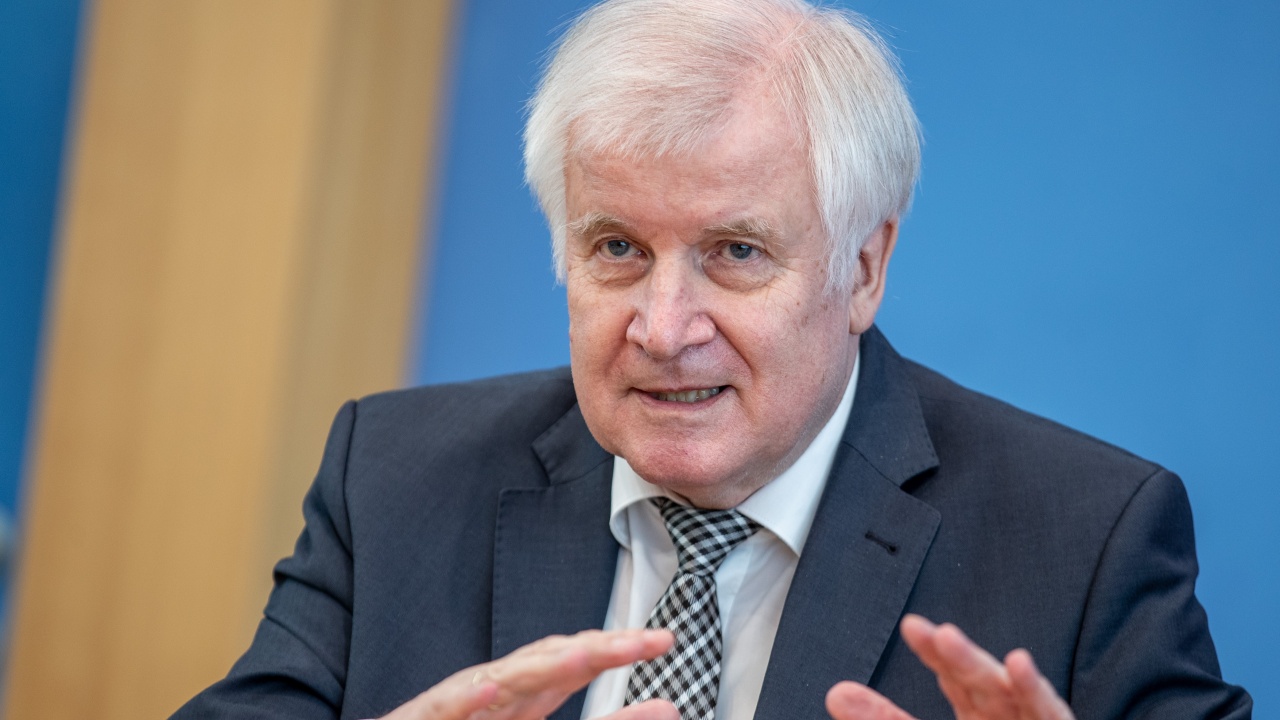Германският вътрешен министър очаква до 5 милиона бежанци от Афганистан