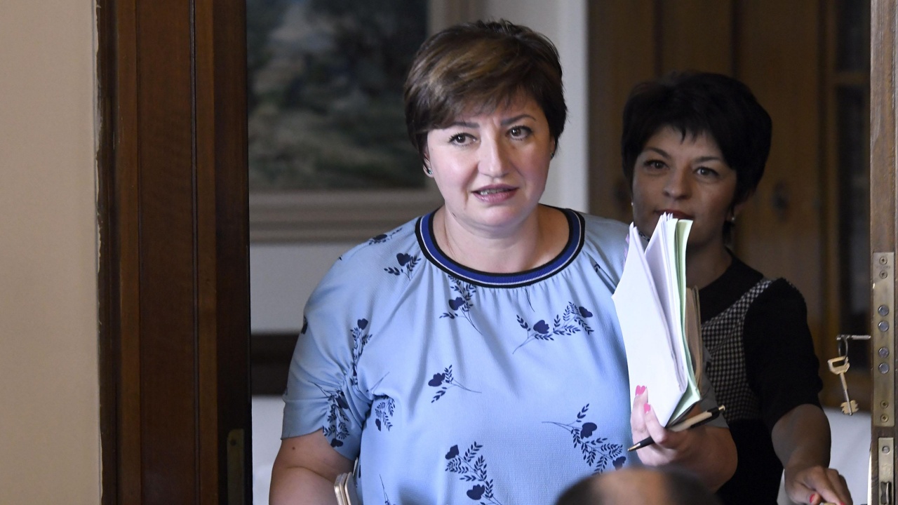 Анна Александрова: ГЕРБ-СДС  може да поиска импийчмънт на президента