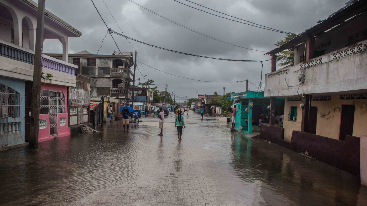 Мощна тропическа буря приближава Хаити