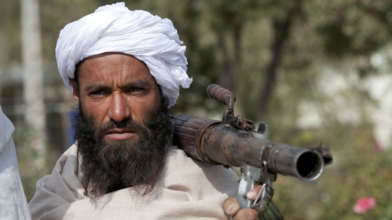 Талибаните взривиха статуя на свой враг от гражданската война през 90-те