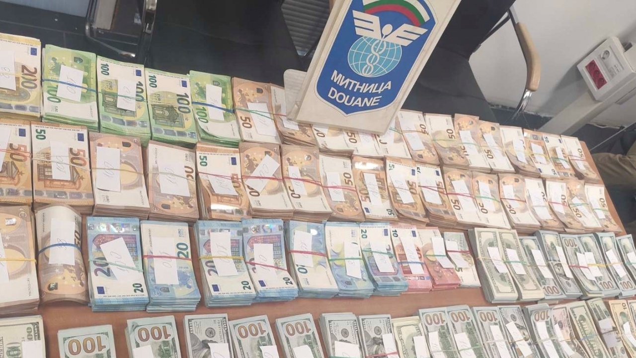 Удар на недекларирана валута за над 1 млн. лв. на "Капитан Андреево"