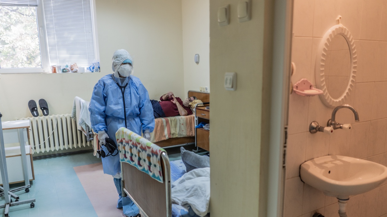 COVID отделенията в Горна Оряховица са пълни с гастарбайтери и неваксинирани