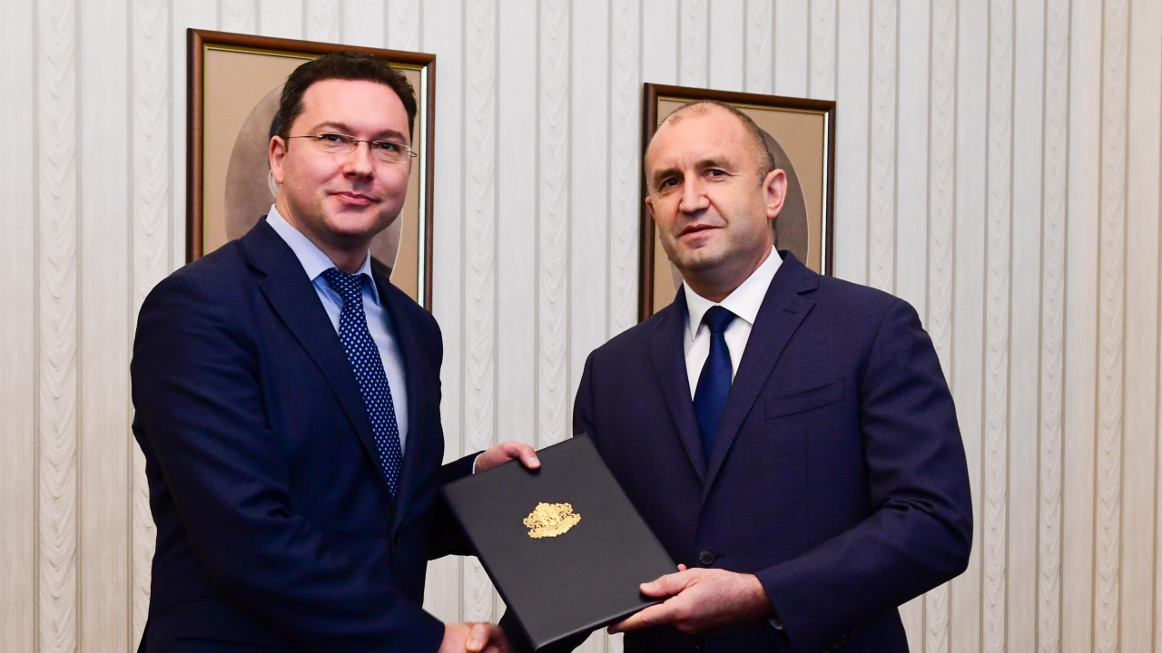 Президентът връчи втория мандат на ГЕРБ, Даниел Митов го върна веднага