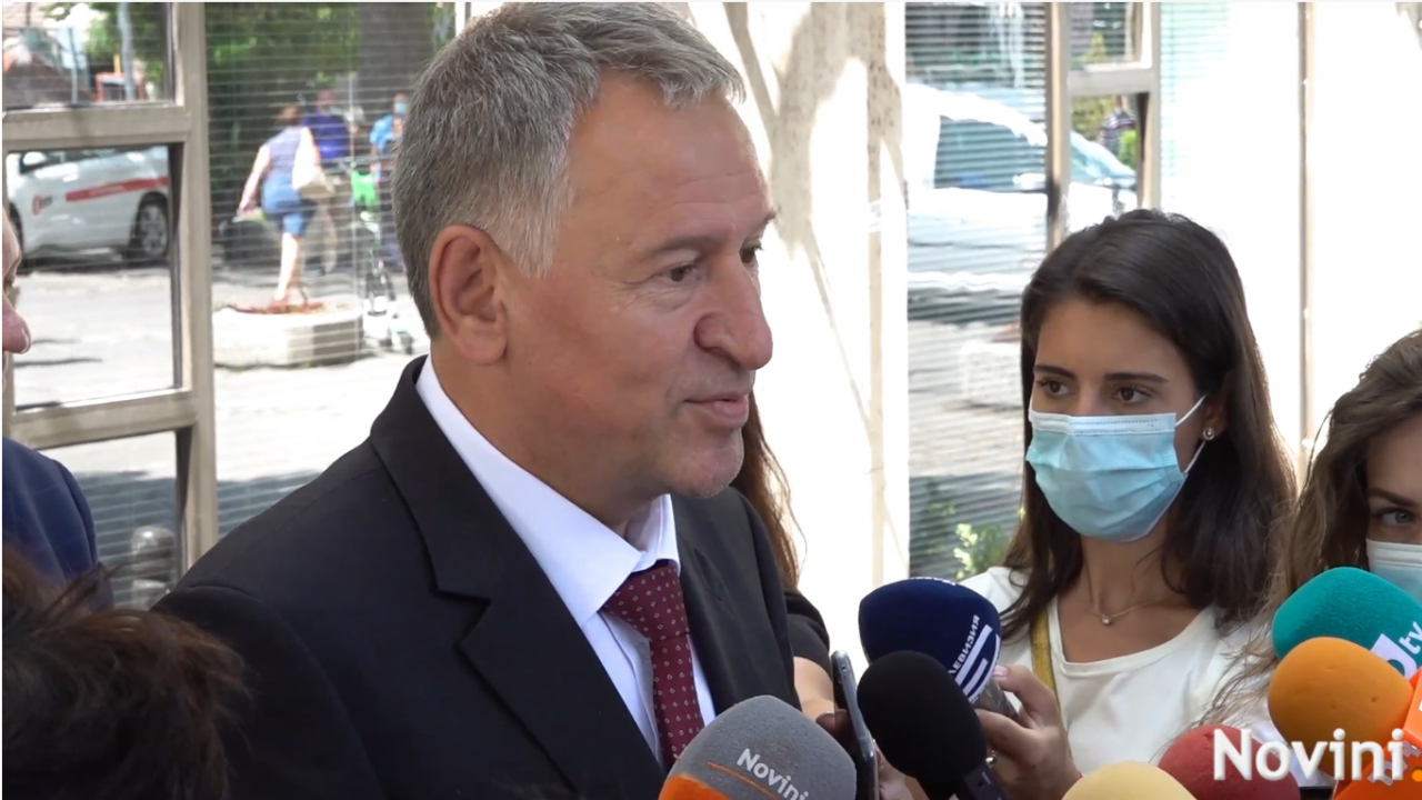 Министър Кацаров: С новата заповед не се налагат никакви ограничения, а напротив - дава се шанс на заведенията да работят на 100%