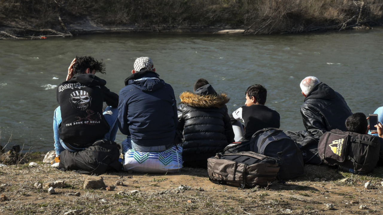 Границата ни край Елхово е атакувана от по 100-200 мигранти на ден