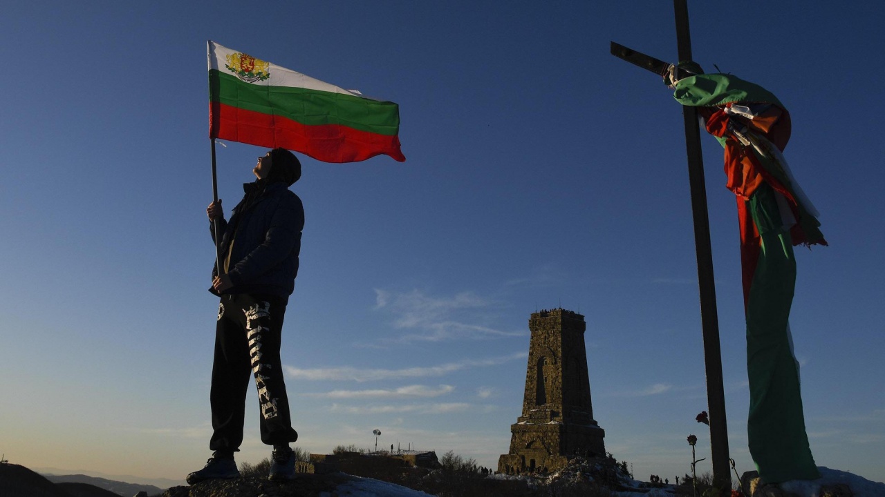 Хиляди българи почетоха паметта на героите от Шипченската епопея на историческия връх