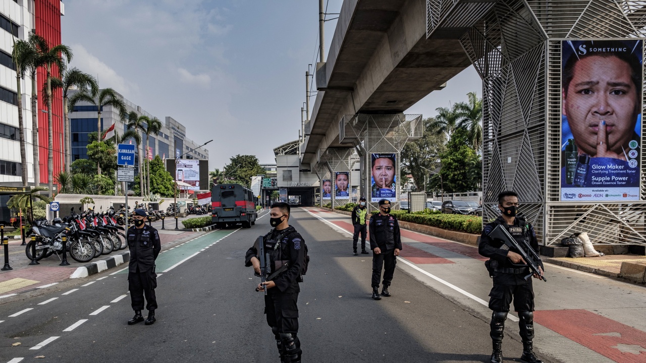 Хунтата в Мианма смята да формира милиции, които да преследват противниците ѝ