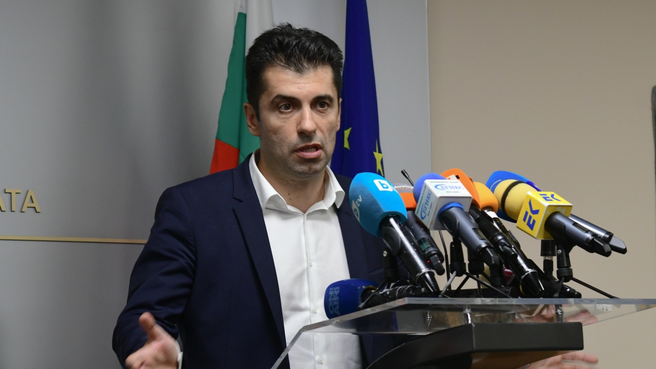 Министър Кирил Петков заминава за Бургас