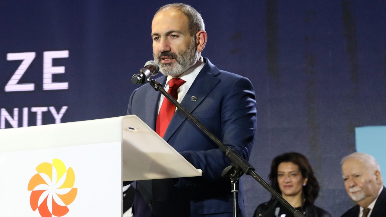 Депутати от управляващата партия и опозицията се сбиха в арменския парламент