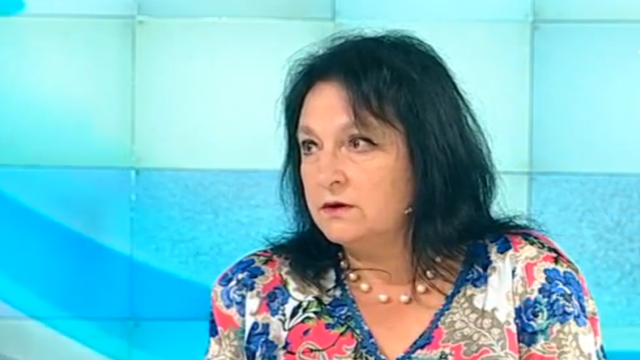 Доц. Гломб: Както се храним по 3 пъти на ден, така можем да се ваксинираме и с трета доза