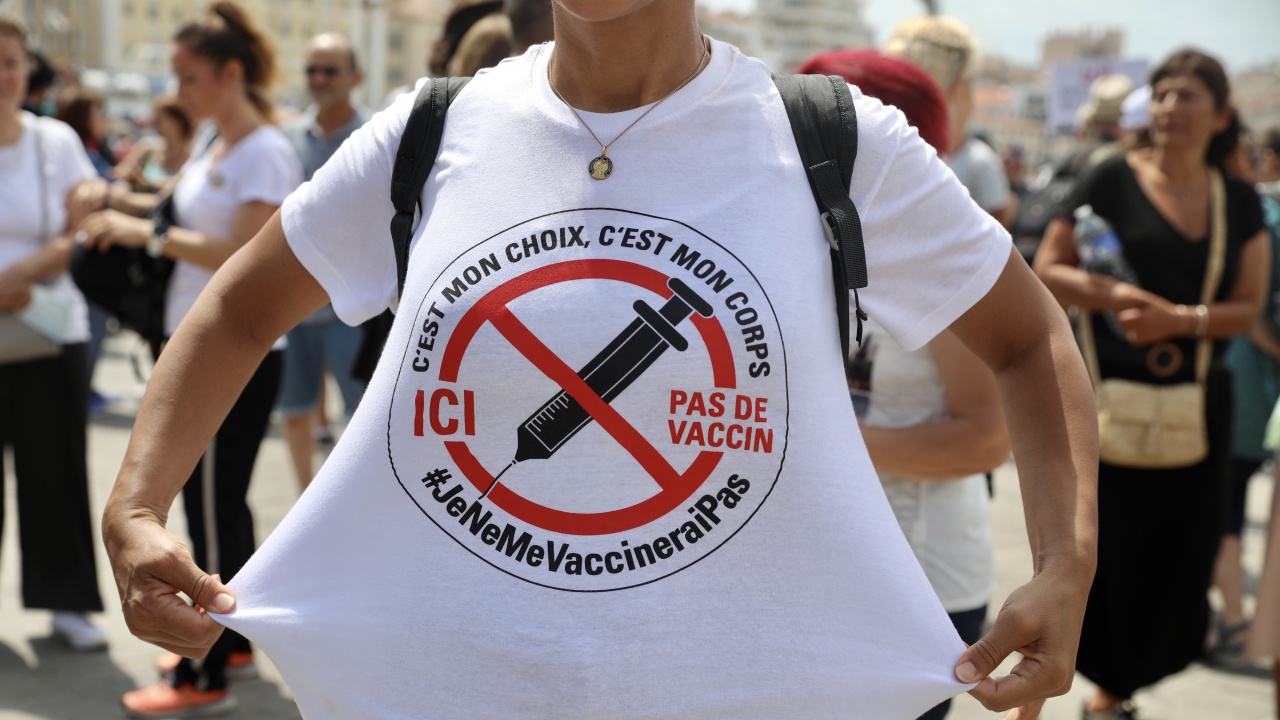 Във Франция предупредиха какви ще са последствията за здравните работници, ако не се ваксинират