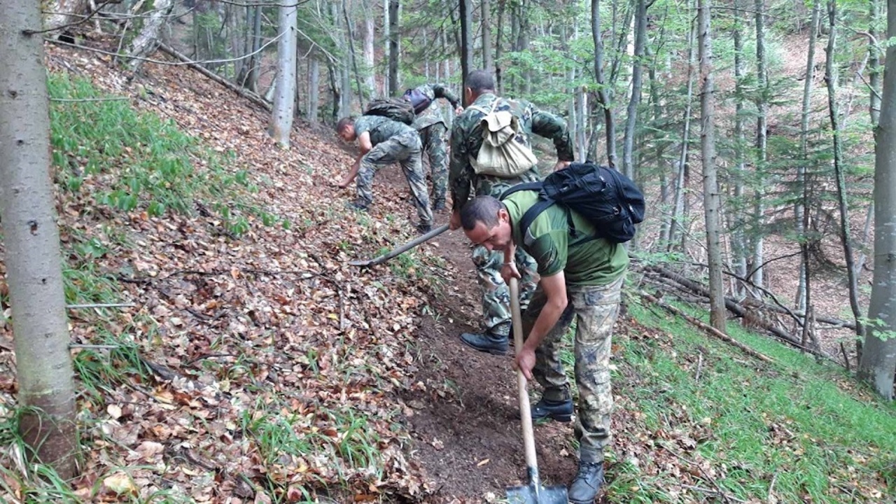 Военни отново помагат за потушаването на пожара над селата Югово и Нареченски бани