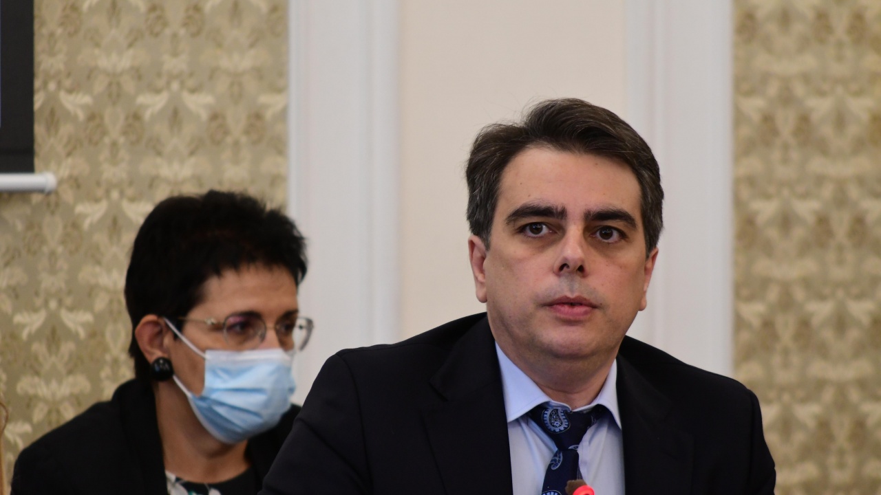 Асен Василев: Законът за промени в държавния бюджет за 2021 г. е балансиран