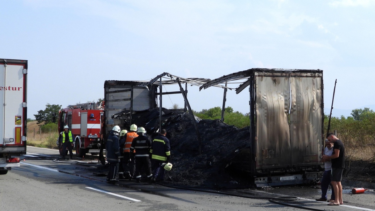 Прицеп изгоря на автомагистрала "Марица"