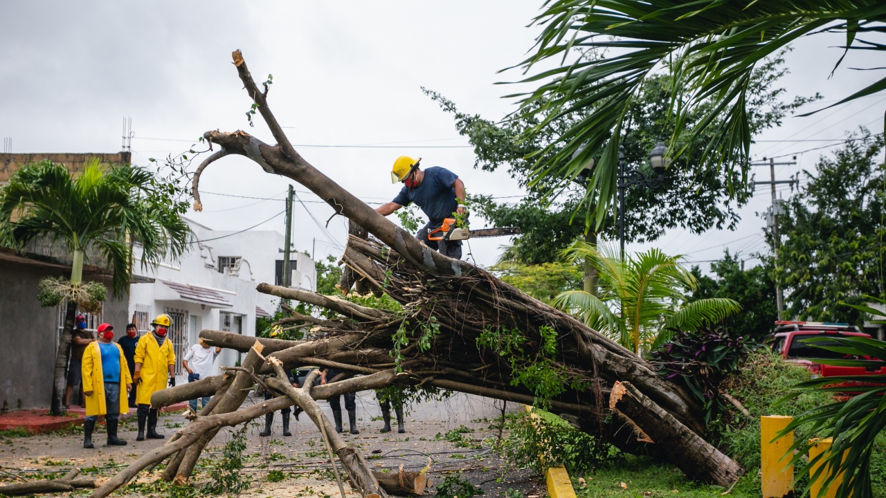 Ураганът Айда отслабна до тропическа депресия