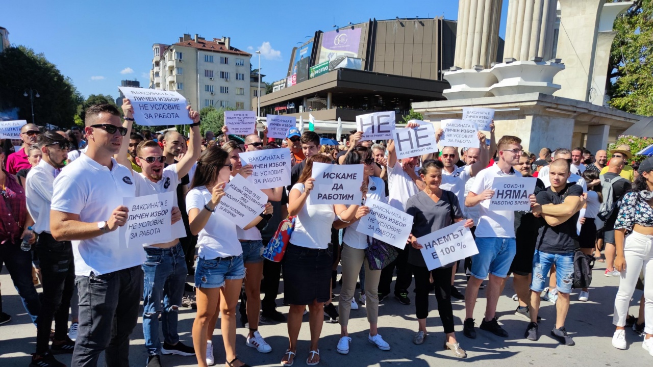 Стотици протестираха срещу ограничителните мерки във Варна