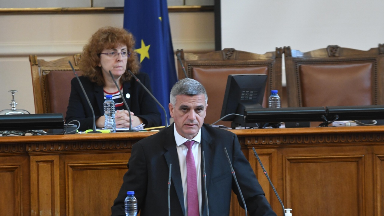 Депутатите изслушват Стефан Янев