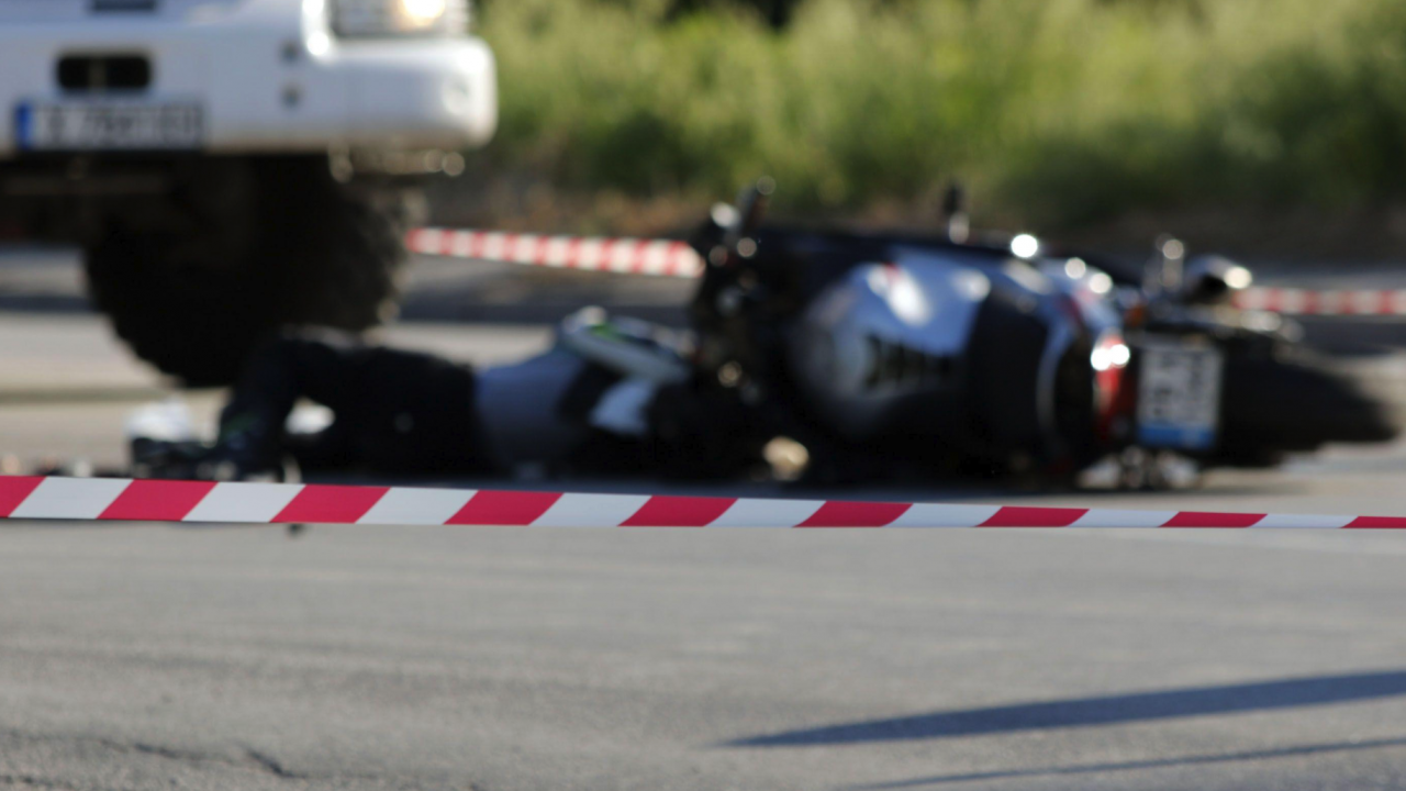 Катастрофа на пътя Пловдив - Хасково, моторист е в болница в тежко състояние
