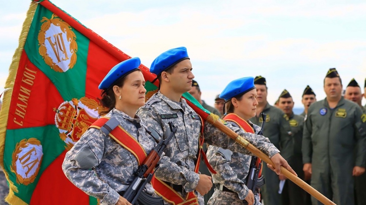 Военновъздушната учебна база в Долна Митрополия отбеляза 20 години от своето създаване