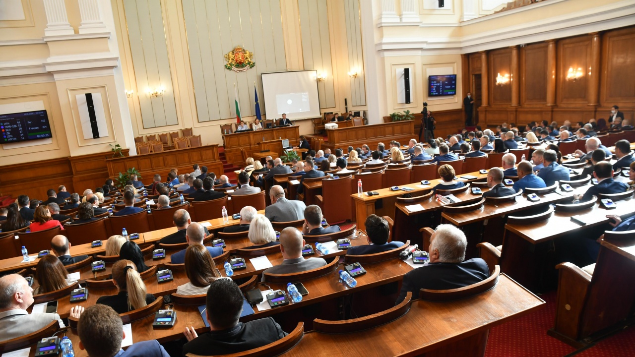 Депутатите се събират на извънредно заседание на 7 септември