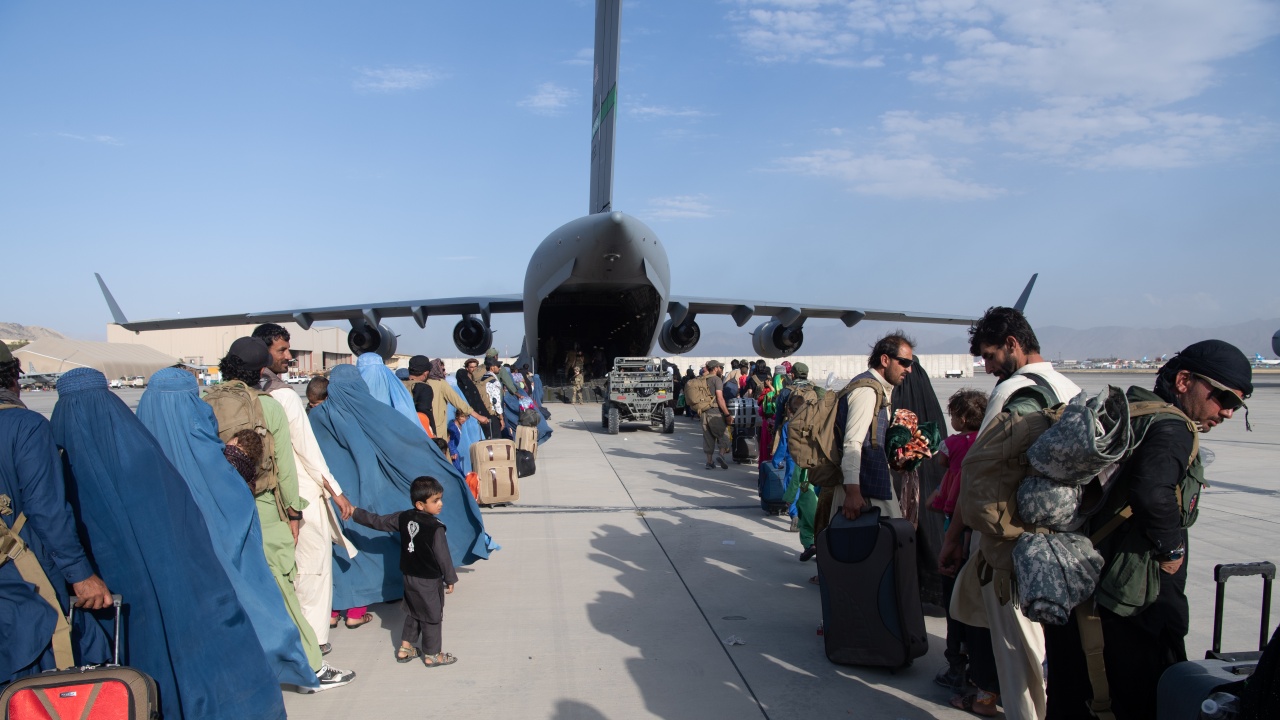  Летището в Кабул е отворено за самолети с хуманитарни помощи