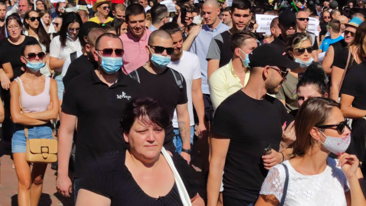 Стотици служители и собственици на заведения в Ямбол излязоха на протест