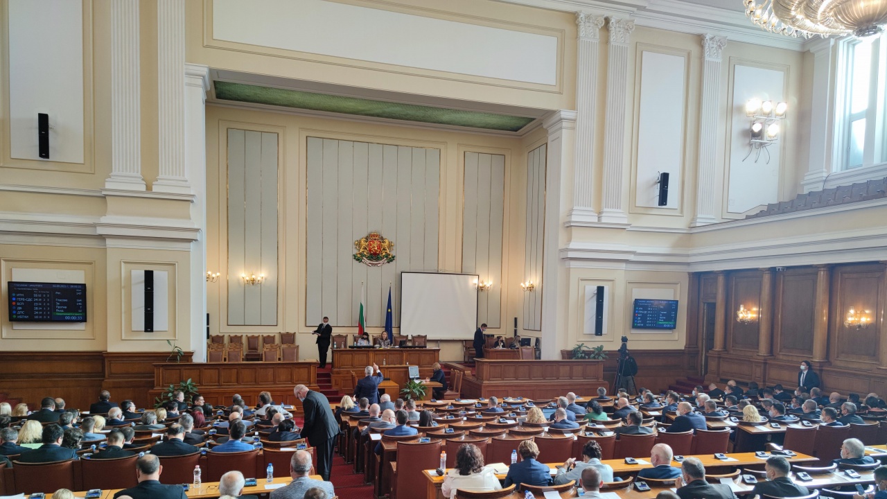 Парламентът единодушно реши страната ни да дари ваксини на РС Македония