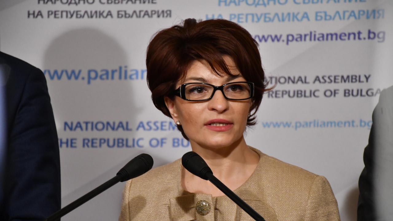 Атанасова: Предстоят тежки месеци за българските граждани, няма никакъв годеж