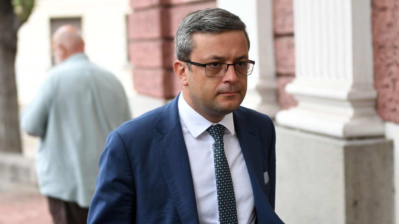 Биков: Обсъждаме различни кандидати за президент
