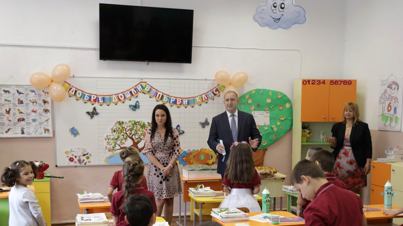 Радев: Българското училище е свято място, където нашите деца се превръщат в осъзнати личности