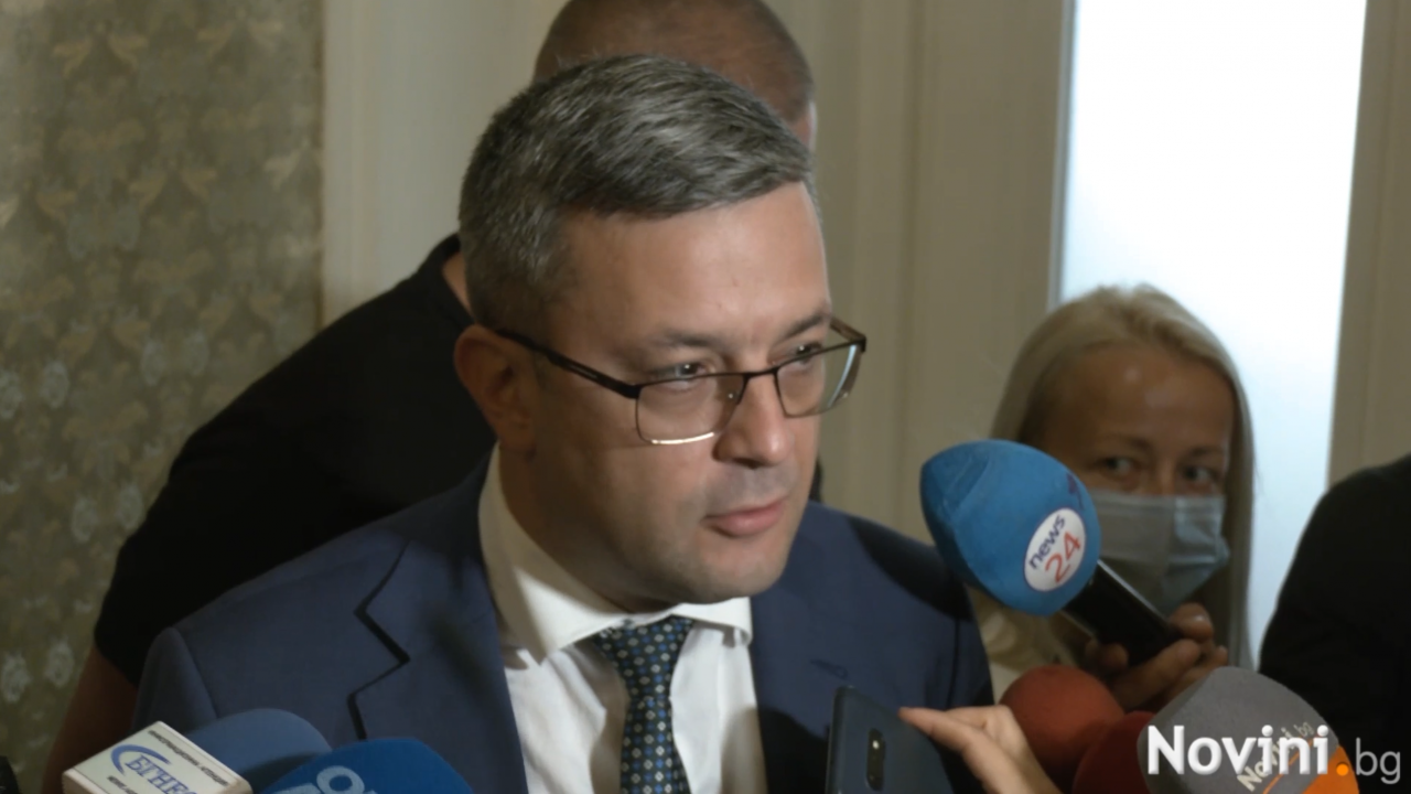 Биков: Проектът на Петков и Василев цели да направи това, което партиите на протеста не успяха
