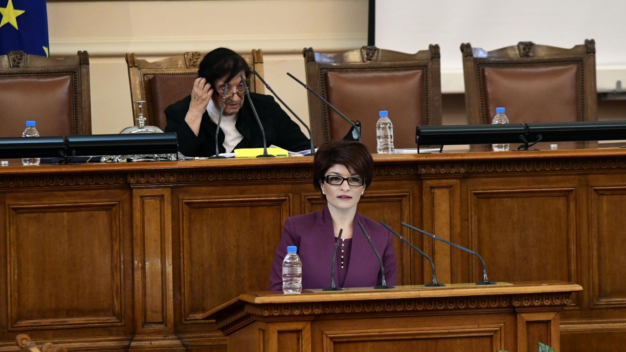 Десислава Атанасова: Щетите, които нанесоха и 45-то и 46-то НС върху парламентаризма, ще се помнят дълго