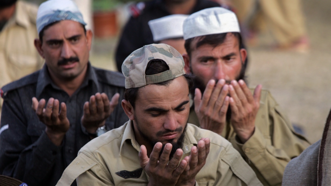 Висш талибански командир обеща да смаже дисидентите в Афганистан