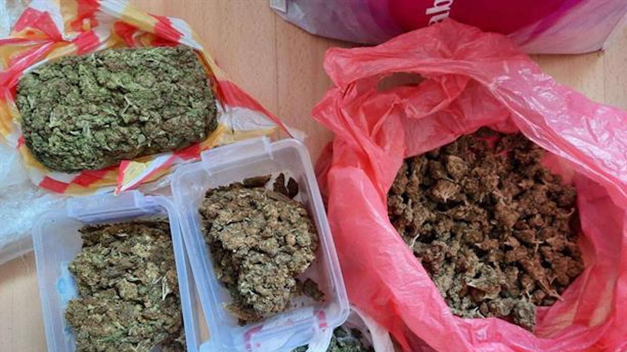 Полицията иззе близо килограм марихуана в София