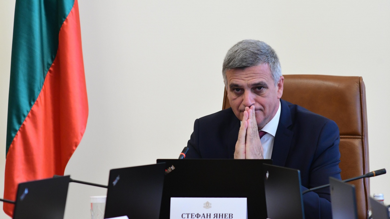 Стефан Янев направи първи рокади в новото служебно правителство