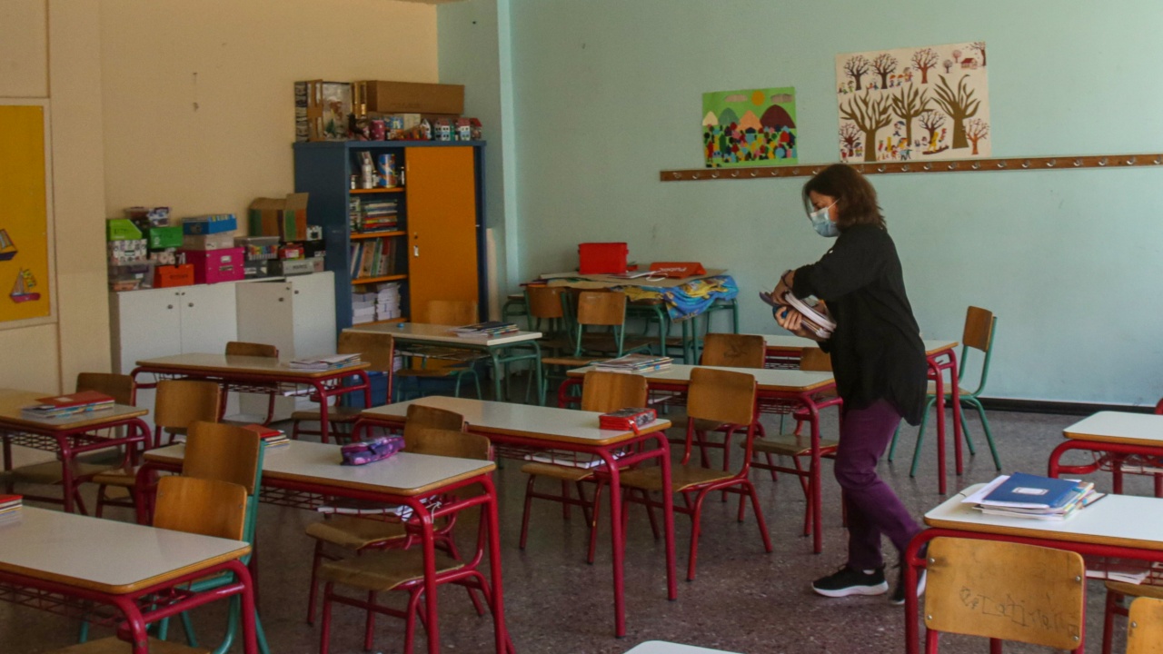 Учителите в Гърция заплашват с протести