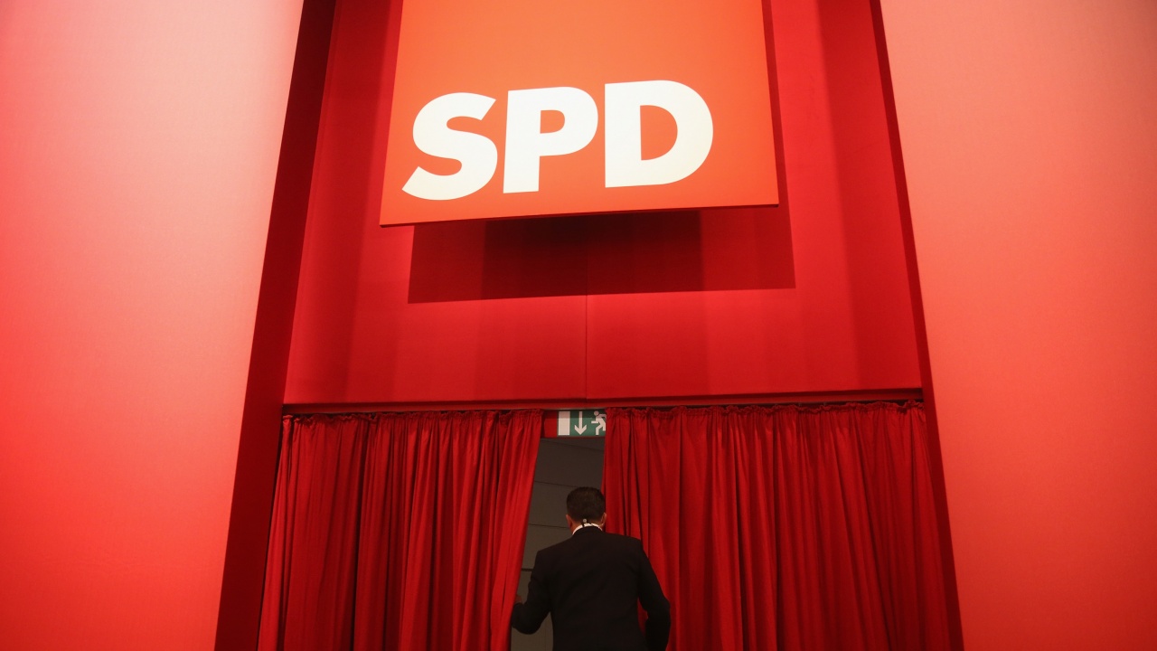 Германските социалдемократи водят с 3 пункта пред консерваторите на Меркел преди изборите в неделя