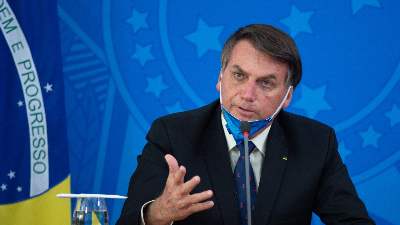 Бразилският президент се обяви за ваксинацията, но против здравните паспорти