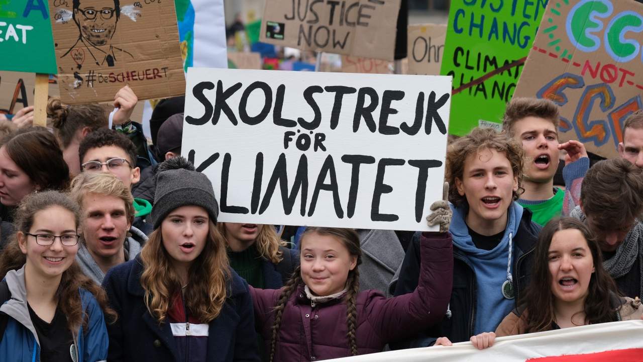 Близо 20 000 души на шествие за климатична справедливост в Берлин