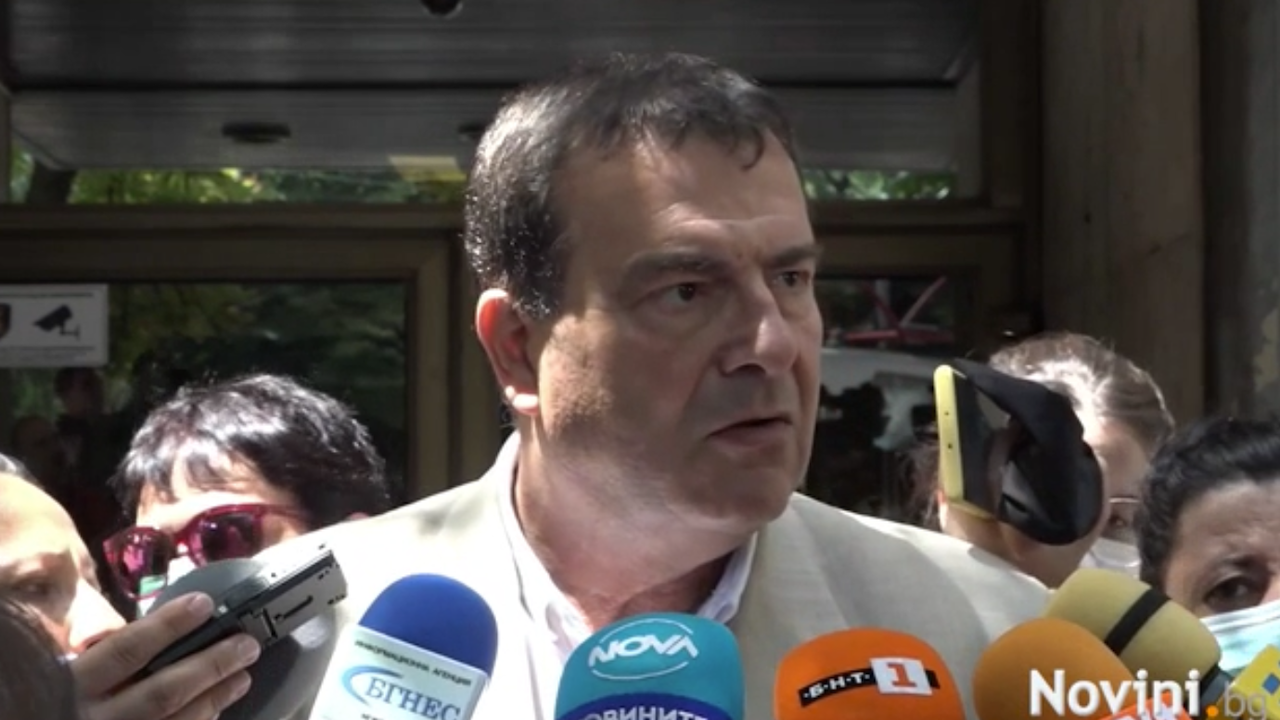 Зам.-министърът на здравеопазването: Ако продължим със същото ваксинационно покритие, може да бъдем поставени в червената зона