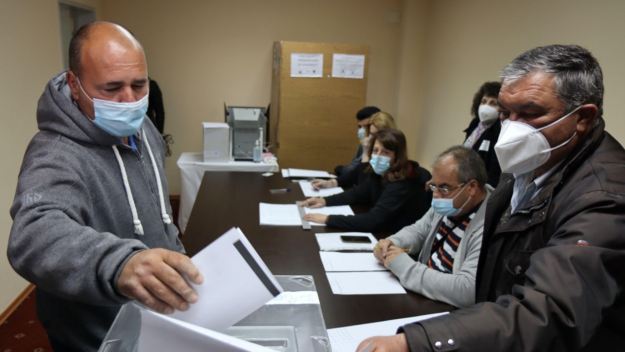 Избирателната активност на референдума в с. Мадара е над 34 процента към 16.00 часа 
