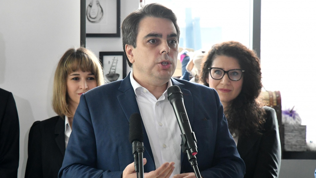 Асен Василев иска пак да е финансов министър, ако "Продължаваме промяната" управлява