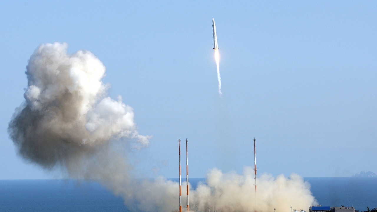 Северна Корея изстреля ракета, която падна в морето