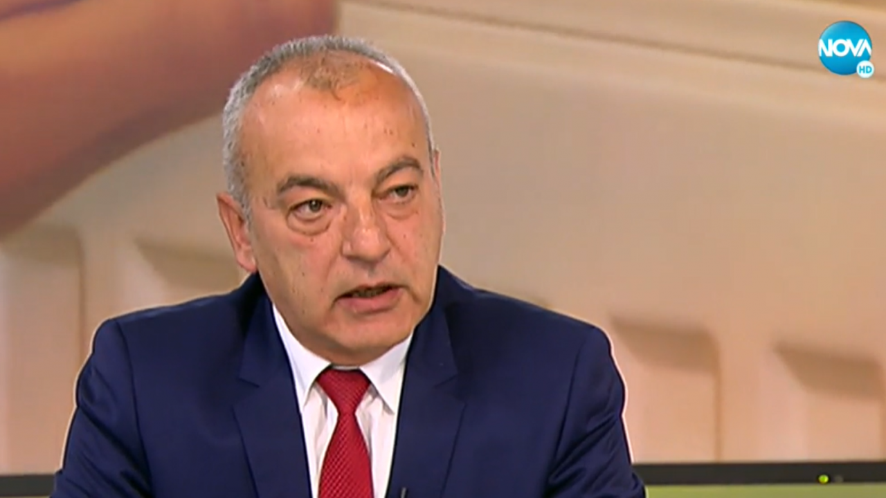 Увеличават минималната заплата
