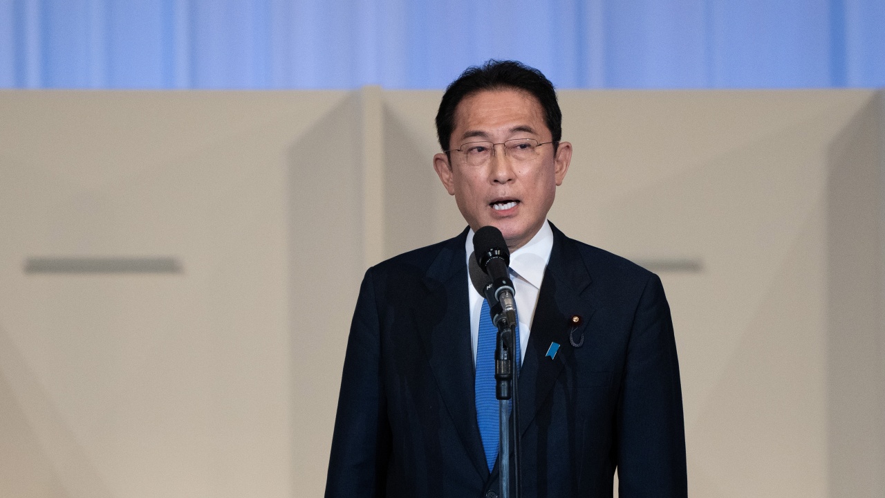 Фумио Кишида оглави управляващата партия в Япония и ще стане премиер
